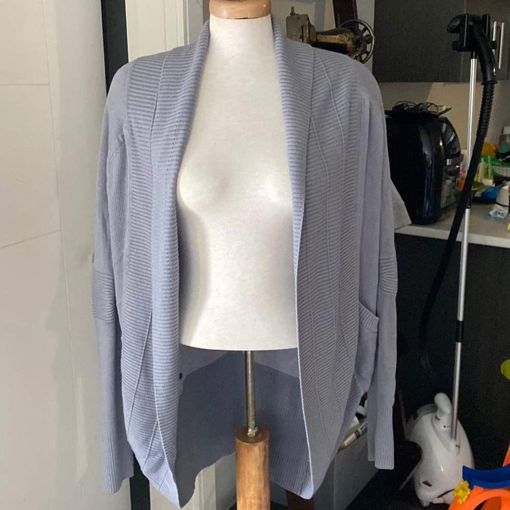 Lululemon sweater size medium